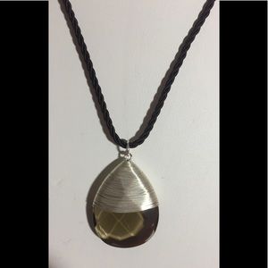 🌷NWT Semi Precious StoneSilver tone Metal pendant